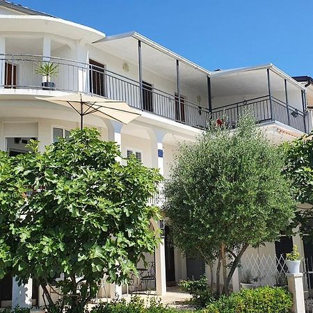 Apartmani Bilandzic-Krk Malinska Exterior photo